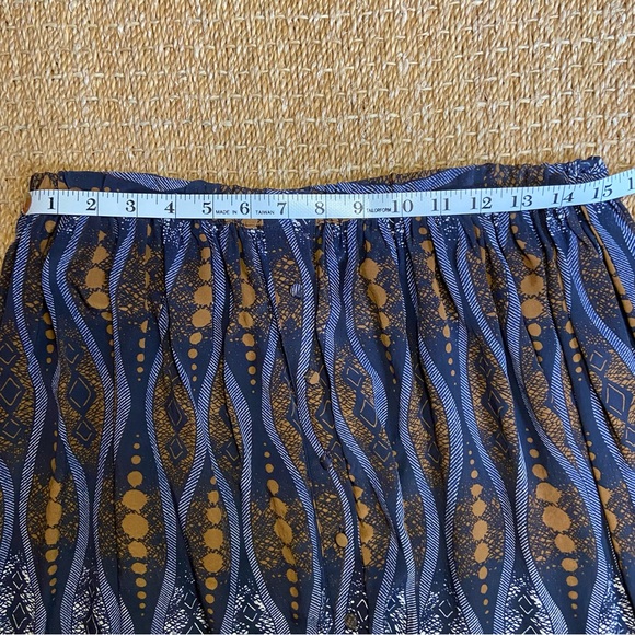 Club Monaco Silk Mini Skirt - Picture 6 of 8